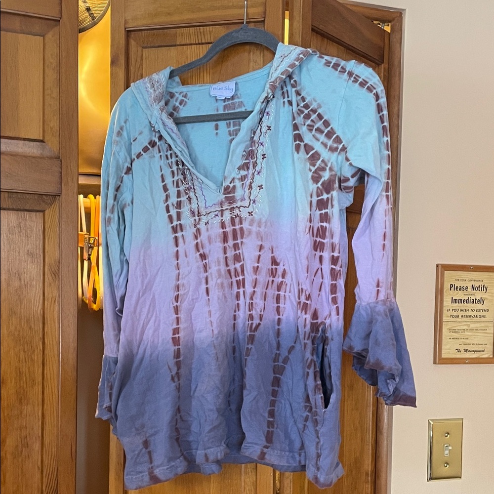 Blue Sky Tie-Dye Top in Blue and Purple